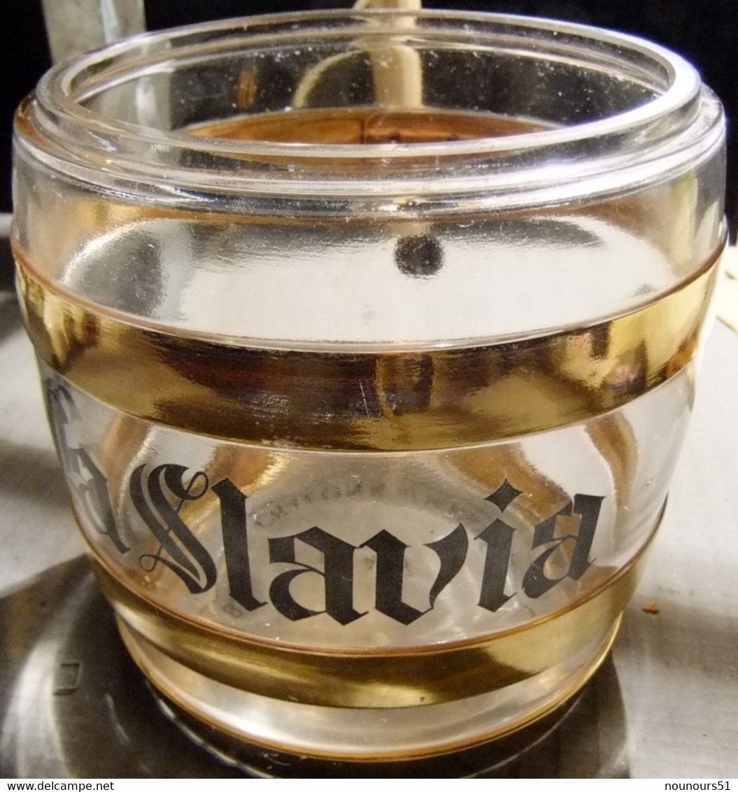 PUBLICITEE POUR LA BIERE SLAVIA  A CHALONS SUR MARNE    TONNEAU EN VERRE Dimension Environ 17x17 Diamètre13,5 Cm  Bon ét - Karaf