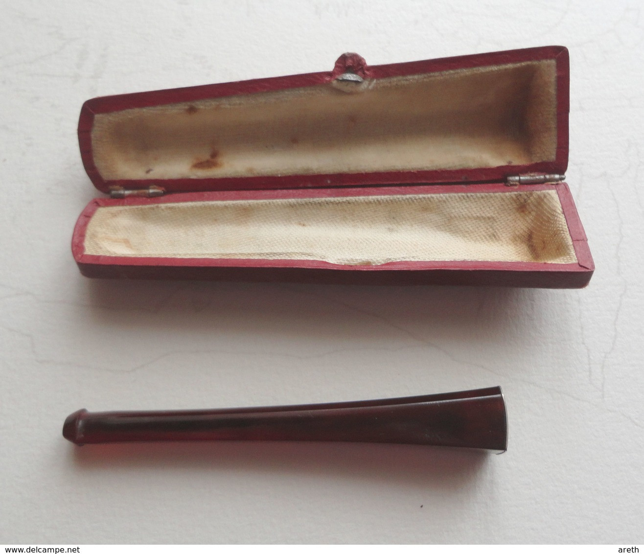 Ancien Fume Cigarette  En Bakélite Dans Son étui . - Cigarette Holders