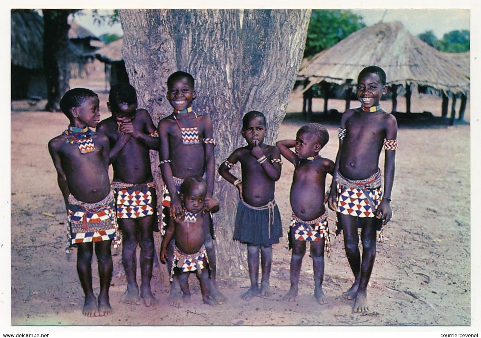4 CPM - AFRIQUE DU SUD - ZIMBABWE - African Witch Doctor, Children, Dancers ... - Südafrika