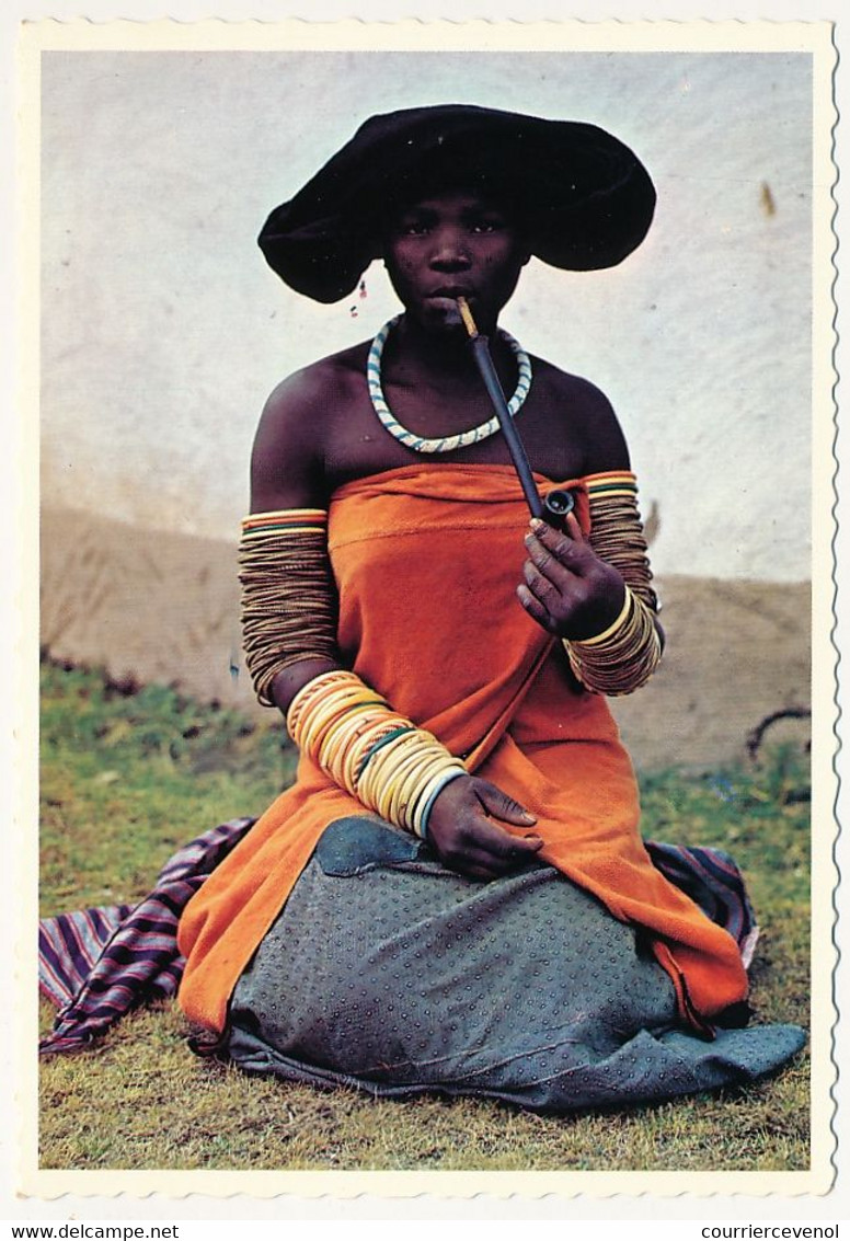 10 CPM - AFRIQUE DU SUD - Jeunes filles, jeunes femmes, fabrication de paniers, fumeuses de pipes ...
