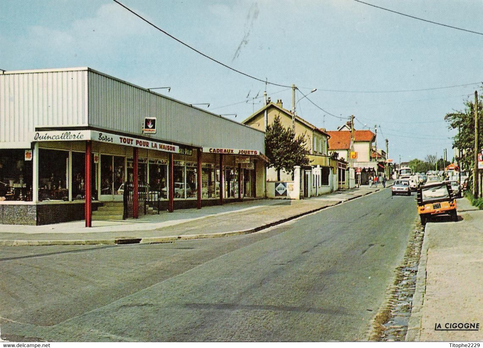 95 - FOSSES - La Rue Principale (voiture: Méhari) - Fosses