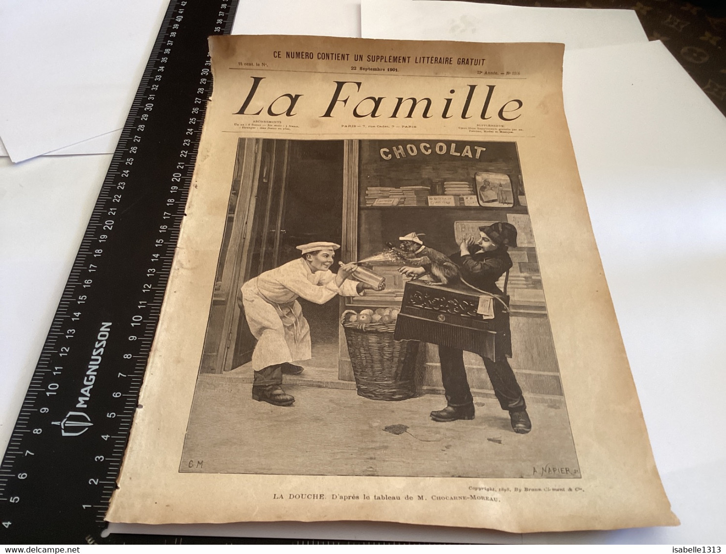 Page Original 1901  La Famille  Magazine Original Papier Chocolat La Douche D’après Le Tableau De M CHOCARNE MOREAU - Dessins