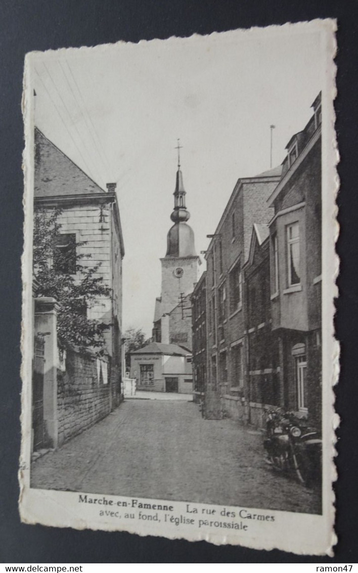 Marche-en-Famenne - La Rue Des Carmes Avec, Au Fond, L'église Pariossiale - Marche-en-Famenne