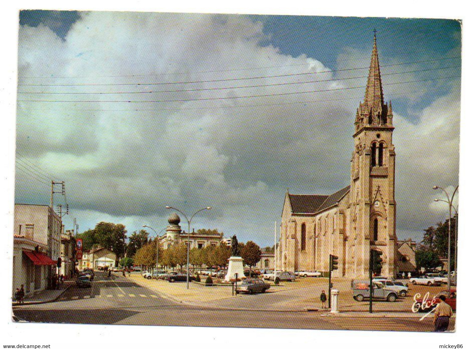 MERIGNAC --1975--La Place Et L'église  (voitures Dont Citroen 2CV )...cachet......à Saisir - Merignac