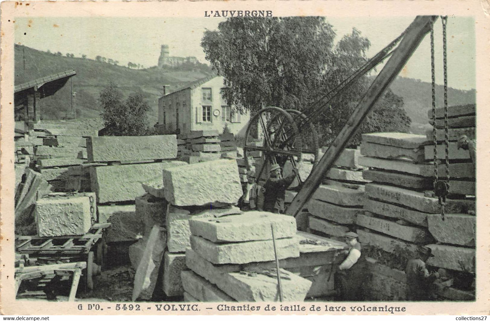 63-VOLVIC-CHANTIER DE TAILLE DE LAVE VOLCANIQUE - Volvic