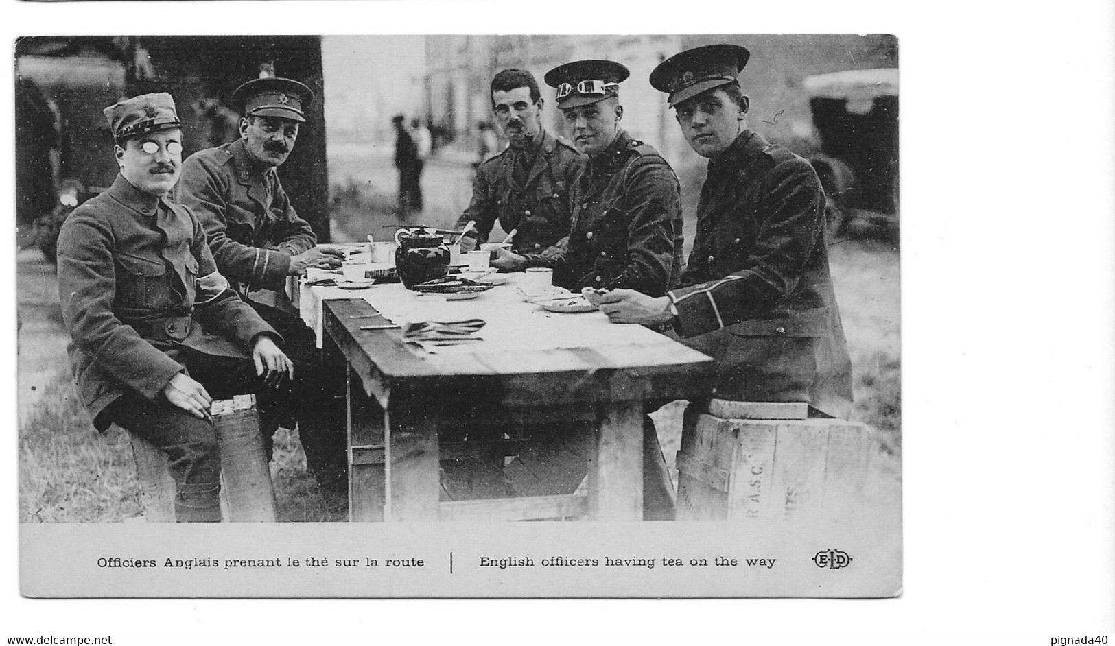 CPA, Officiers Anglais Prenant Le Thé Sur La Route, Militaire, Animée - Personnages