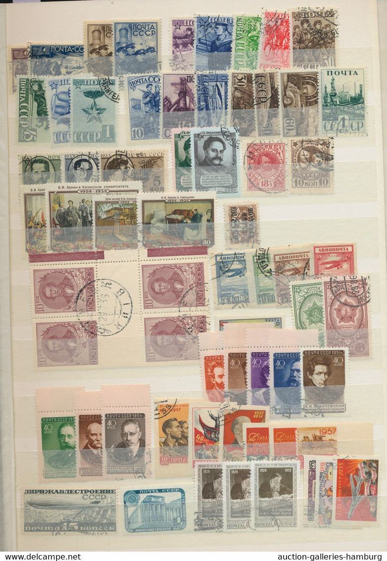 Sowjet Union: 1923-1991, Etwas Durcheinander Gesteckte Partie In 2 Einsteckbüche - Used Stamps