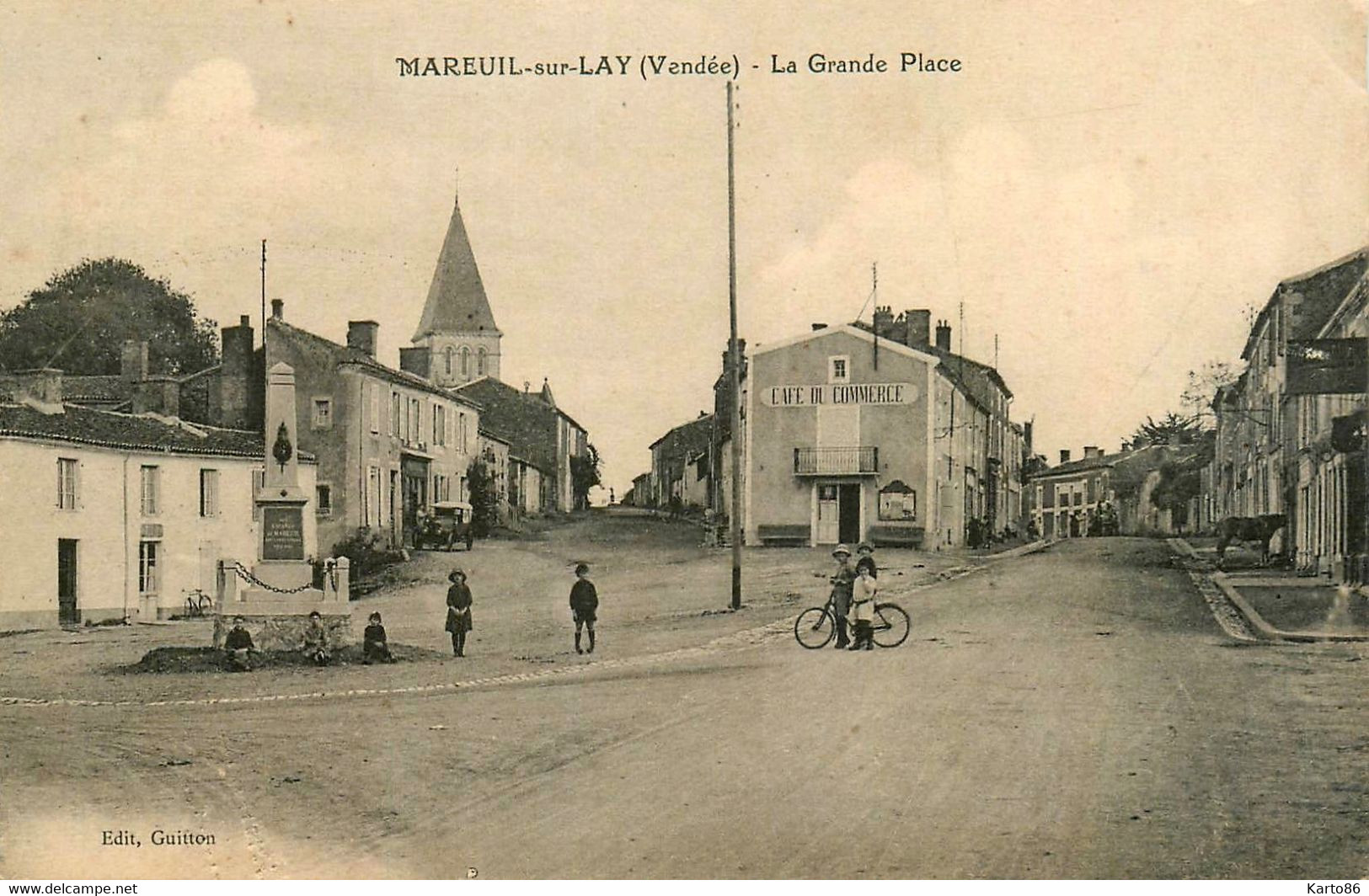 Mareuil Sur Lay Dissais * La Grande Place * Le Café Du Commerce * Monument Aux Morts - Mareuil Sur Lay Dissais