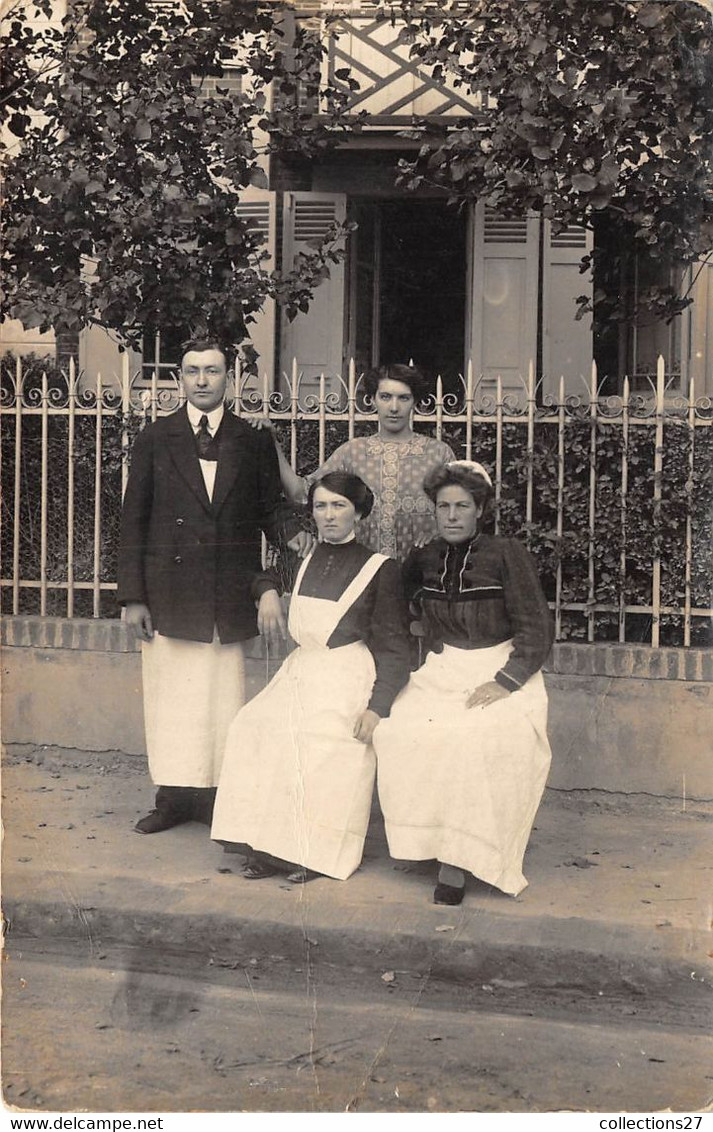 14-DEAUVILLE- CARTE-PHOTO PERSONNES D'HÔTEL ET RESTAURANT - Deauville