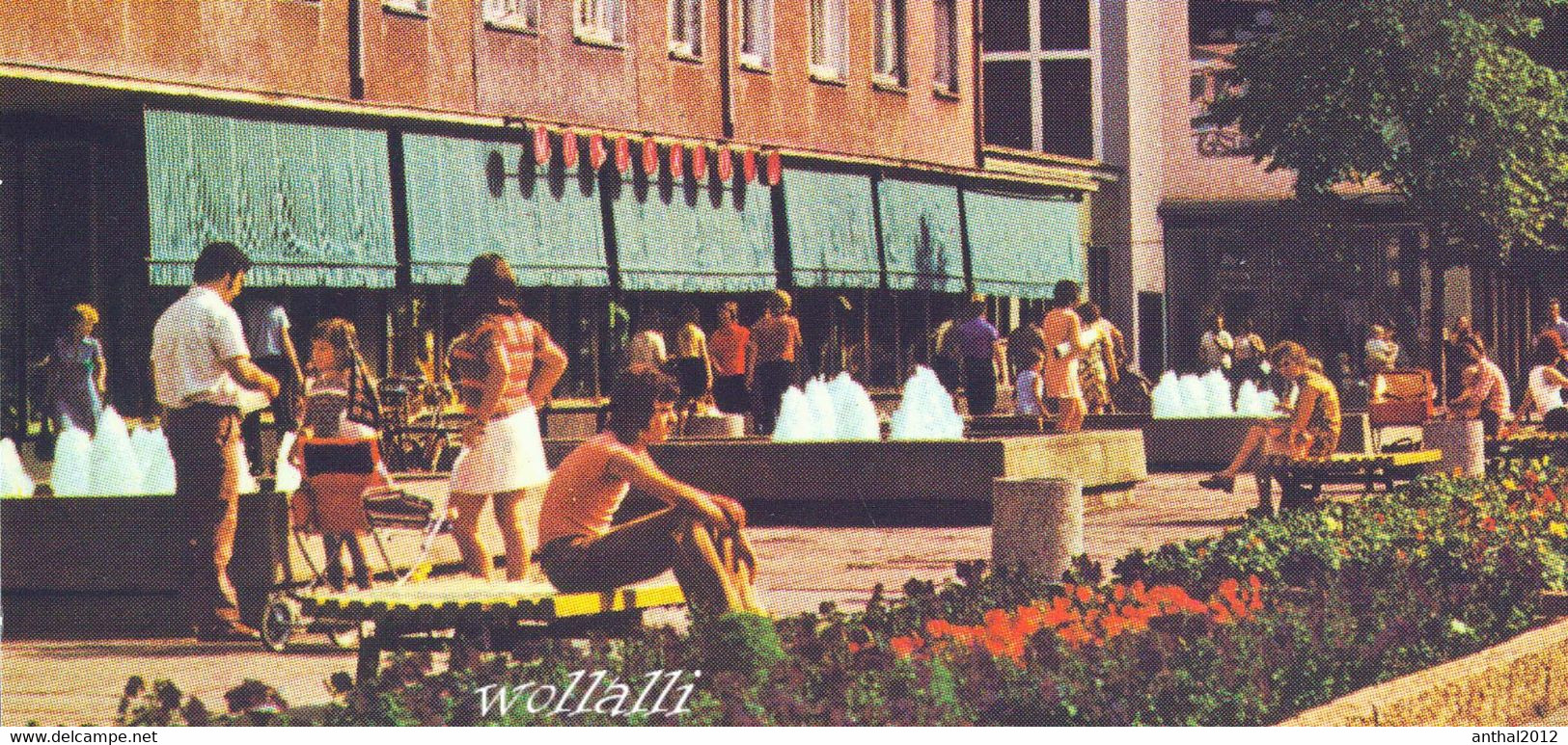 Rarität Junge Leute Vor Cafe Leninallee Eisenhüttenstadt 1976 Bild Und Heimat - Eisenhuettenstadt