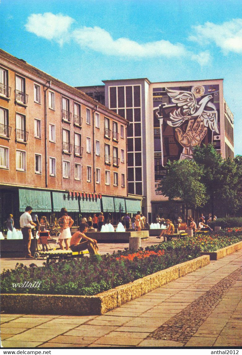 Rarität Junge Leute Vor Cafe Leninallee Eisenhüttenstadt 1976 Bild Und Heimat - Eisenhüttenstadt