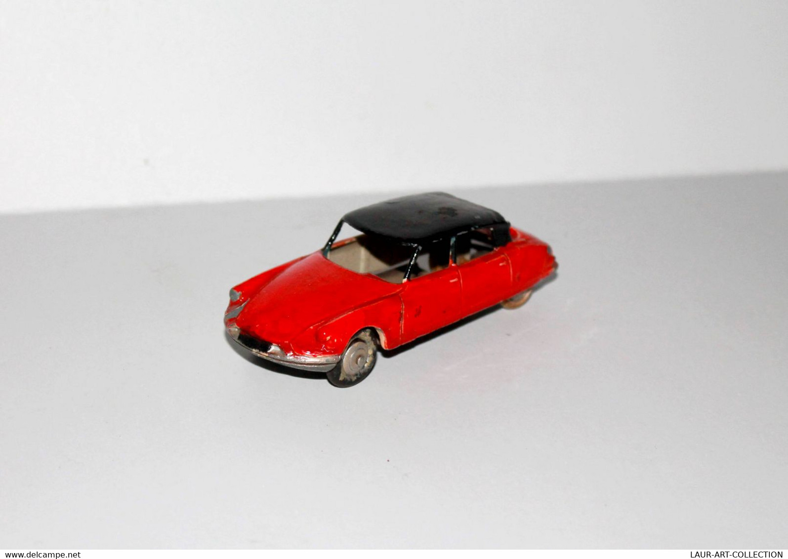 MECCANO - DINKY TOYS - CITROEN DS 19 ROUGE REF 24C - ECH 1/43  ANCIEN MINIATURE AUTOMOBILE        (030122DT.1) - Dinky