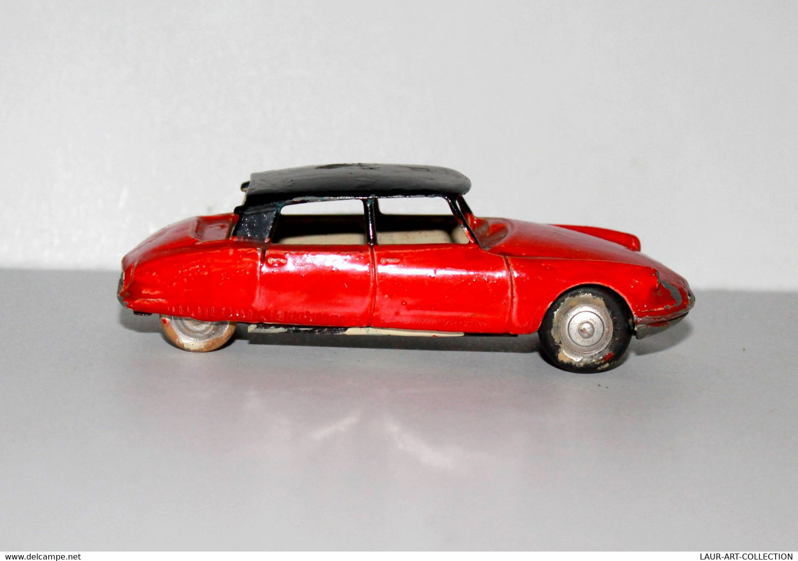 MECCANO - DINKY TOYS - CITROEN DS 19 ROUGE REF 24C - ECH 1/43  ANCIEN MINIATURE AUTOMOBILE        (030122DT.1) - Dinky