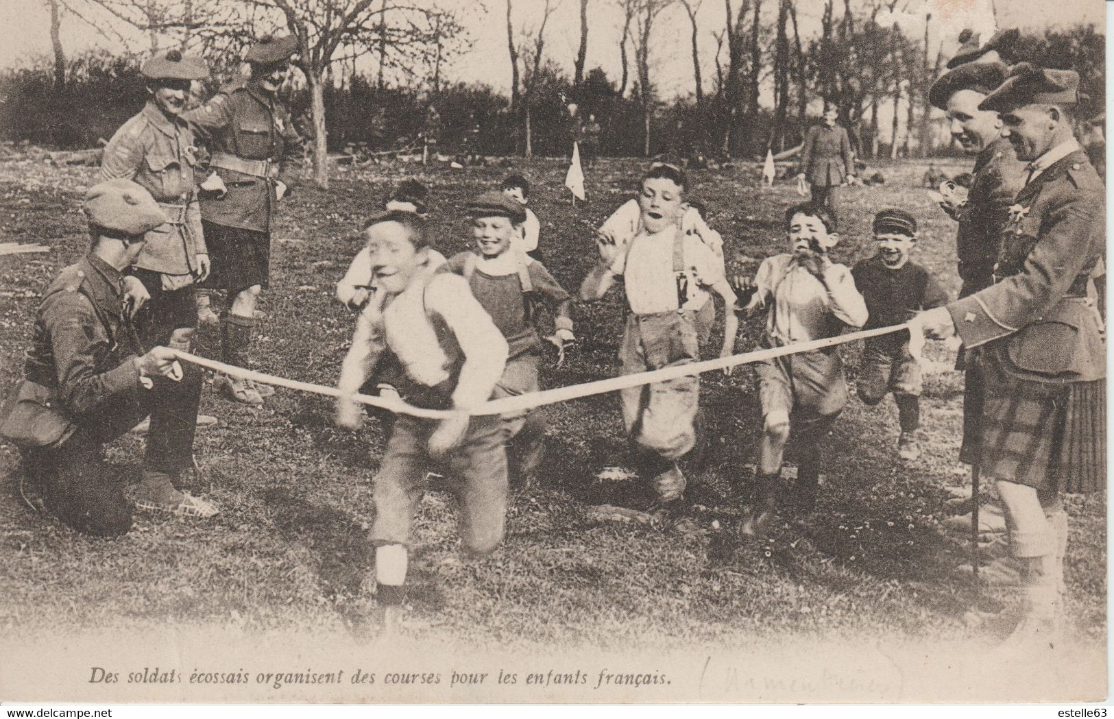 1914-1918 Soldats Écossais Jouant Avec Des Enfants - Altri & Non Classificati