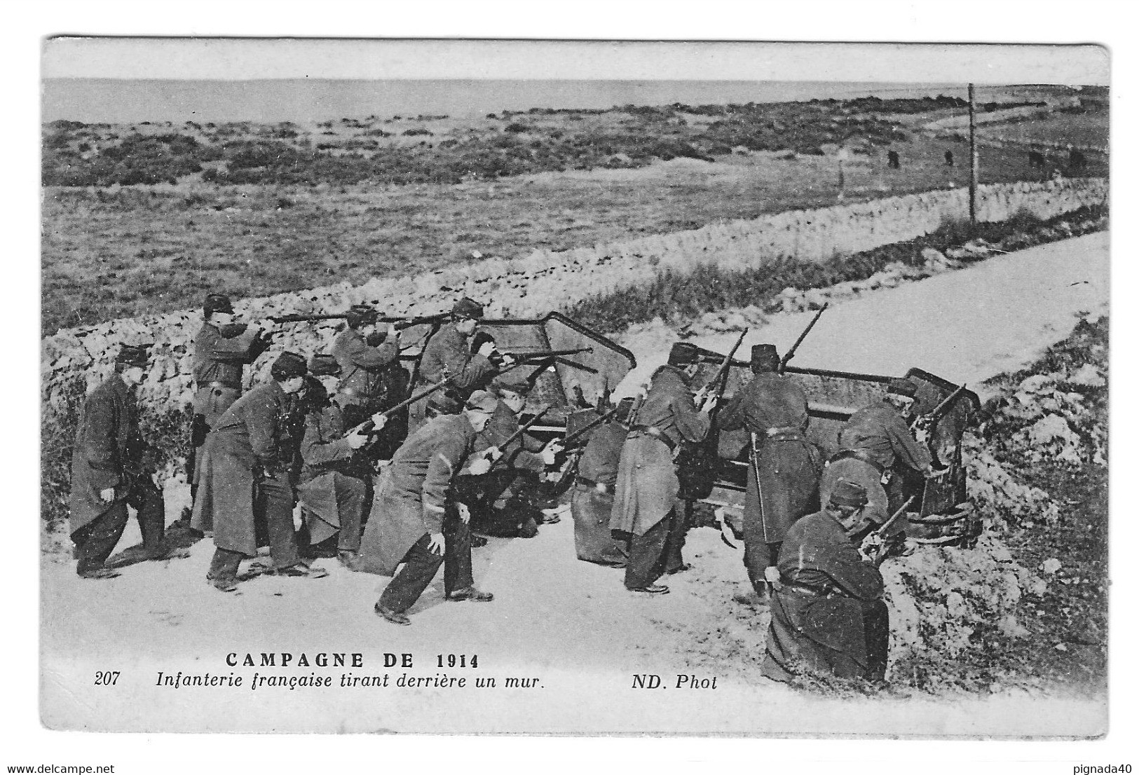 CPA, Guerre 1914-15, Campagne De 1914, Infanterie Française Tirant Derrière Un Mur - Manoeuvres