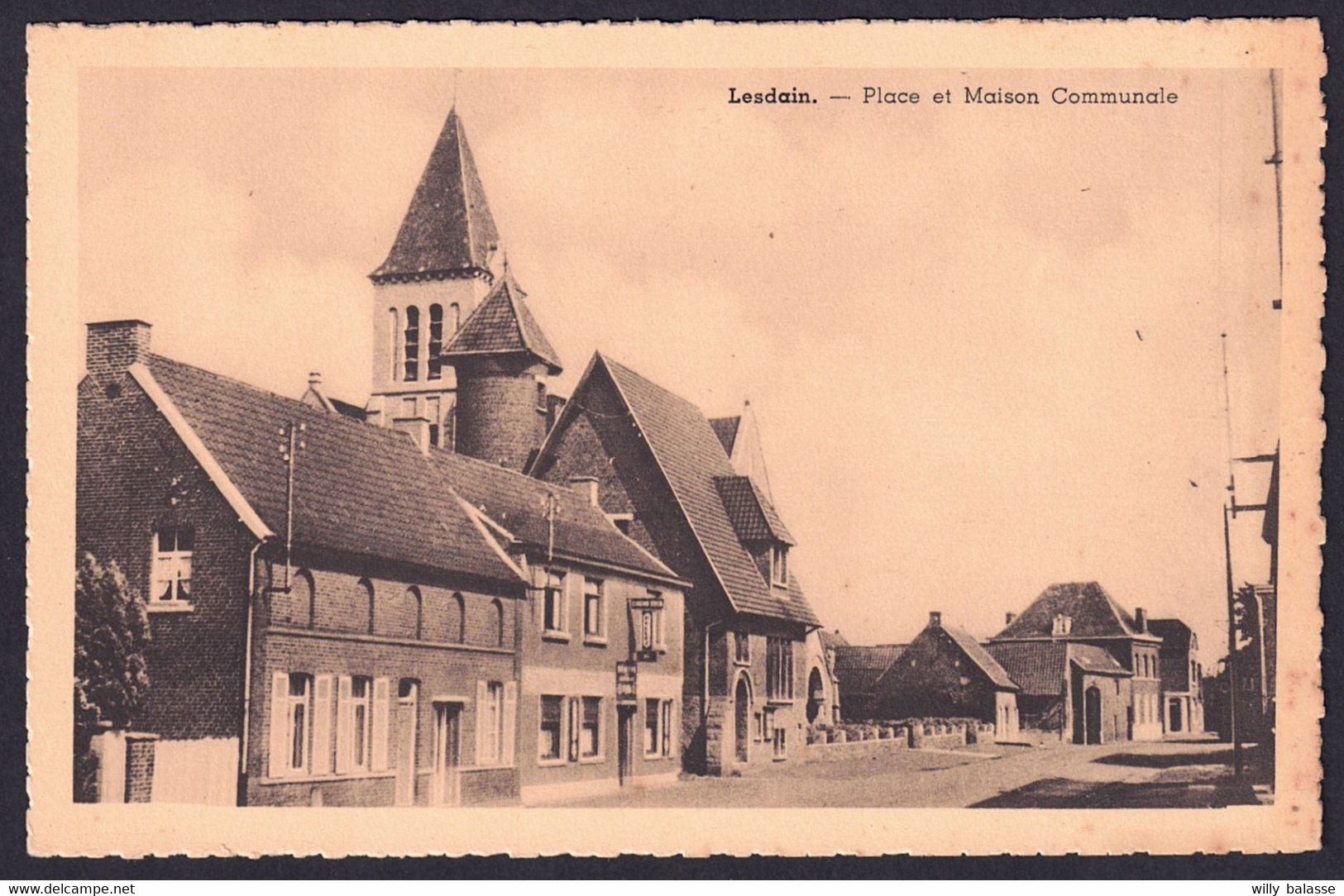 +++ CPA - LESDAIN - Brunehaut - Place Et Maison Communale  // - Brunehaut