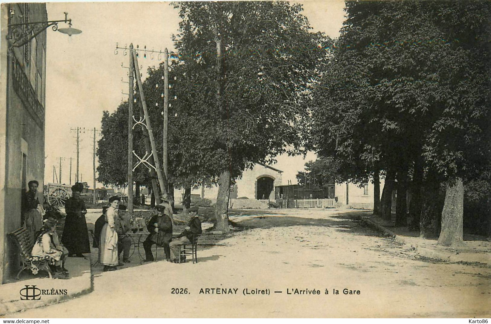 Artenay * L'arrivée à La Gare * Ligne Chemin De Fer Du Loiret * Hôtel Café - Artenay