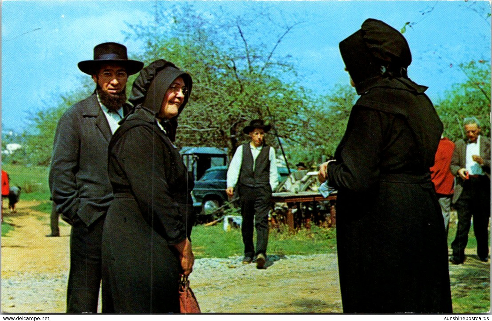 Pennsylvania Dutch Country Greetings Group Of Amish Folk Chatting At A Public Sale - Lancaster