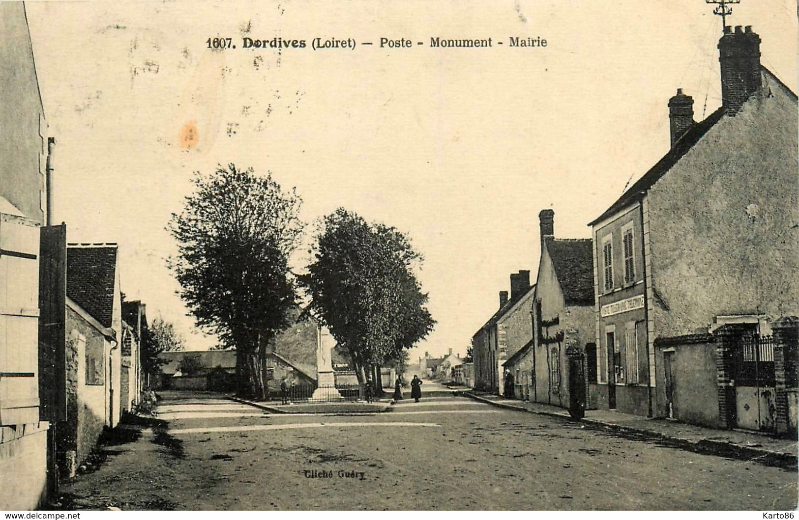 Dordives * La Place , La Poste , Le Monument Et La Mairie Du Village - Dordives