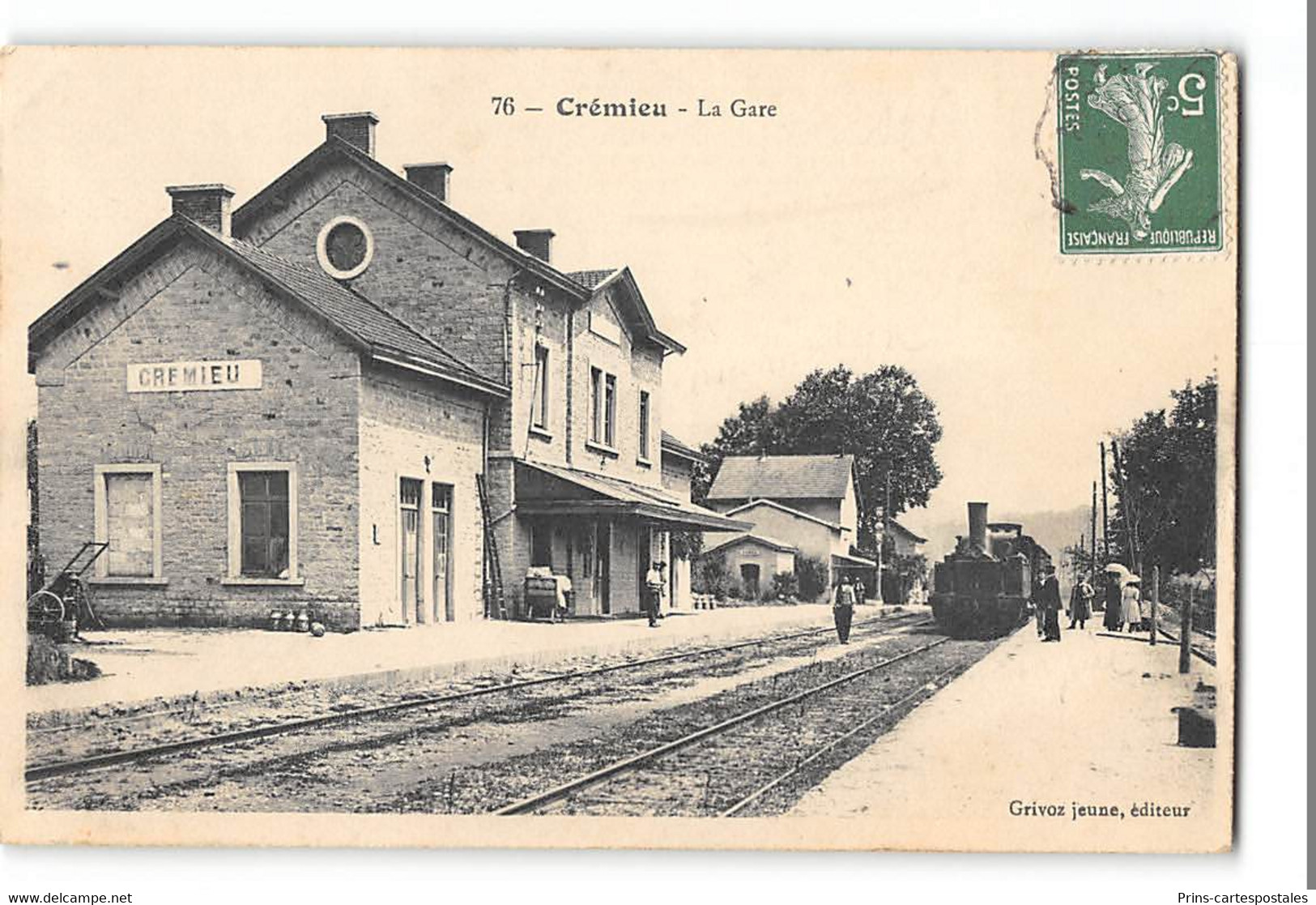 CPA 38 Cremieu La Gare Et Le Train Tramway - Crémieu