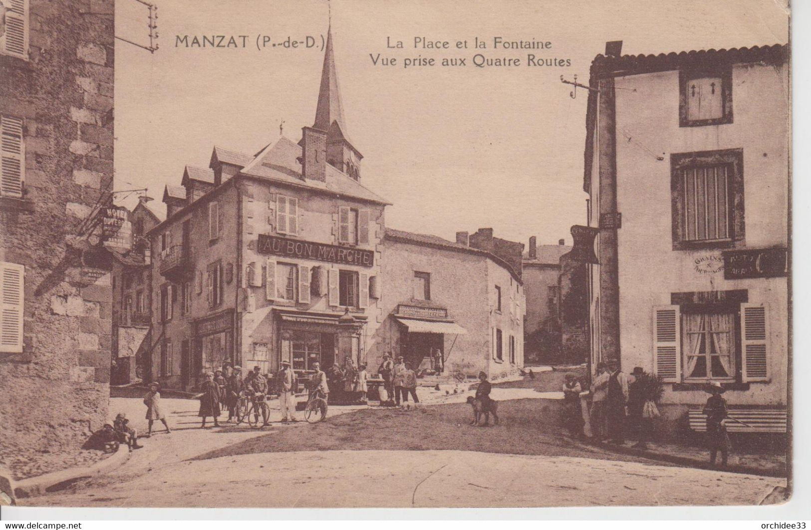 CPA Manzat - La Place Et La Fontaine - Vue Prise Aux Quatre Routes (très Jolie Animation Devant "Au Bon Marché") - Manzat