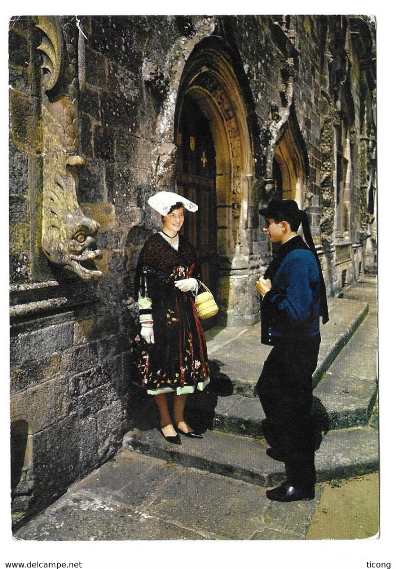 JOSSELIN MORBIHAN - CERCLE CELTIQUE DE JOSSELIN, JEUNE FILLE ET JEUNE HOMME DEVANT UNE PORTE DU CHATEAU, VOIR LE SCAN - Josselin