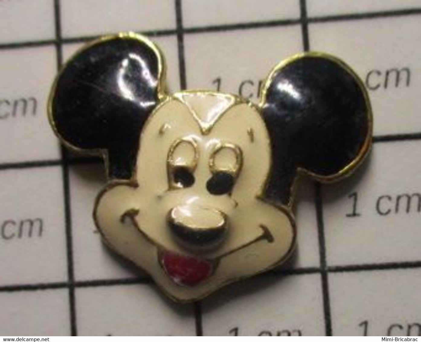 1215a Pin's Pins / Beau Et Rare / THEME DISNEY / TETE DE MICKEY EN RELIEF - Disney