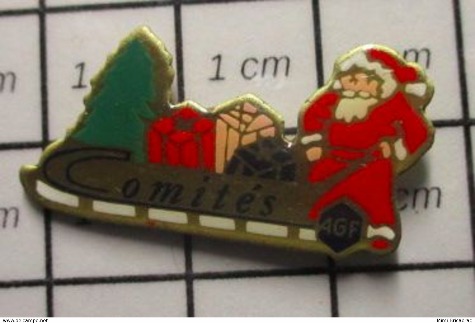 1917 Pin's Pins / Beau Et Rare / THEME NOEL / COMITES AGF PERE NOEL ET SON TRAINEAU PLEIN DE CADEAUX - Noël