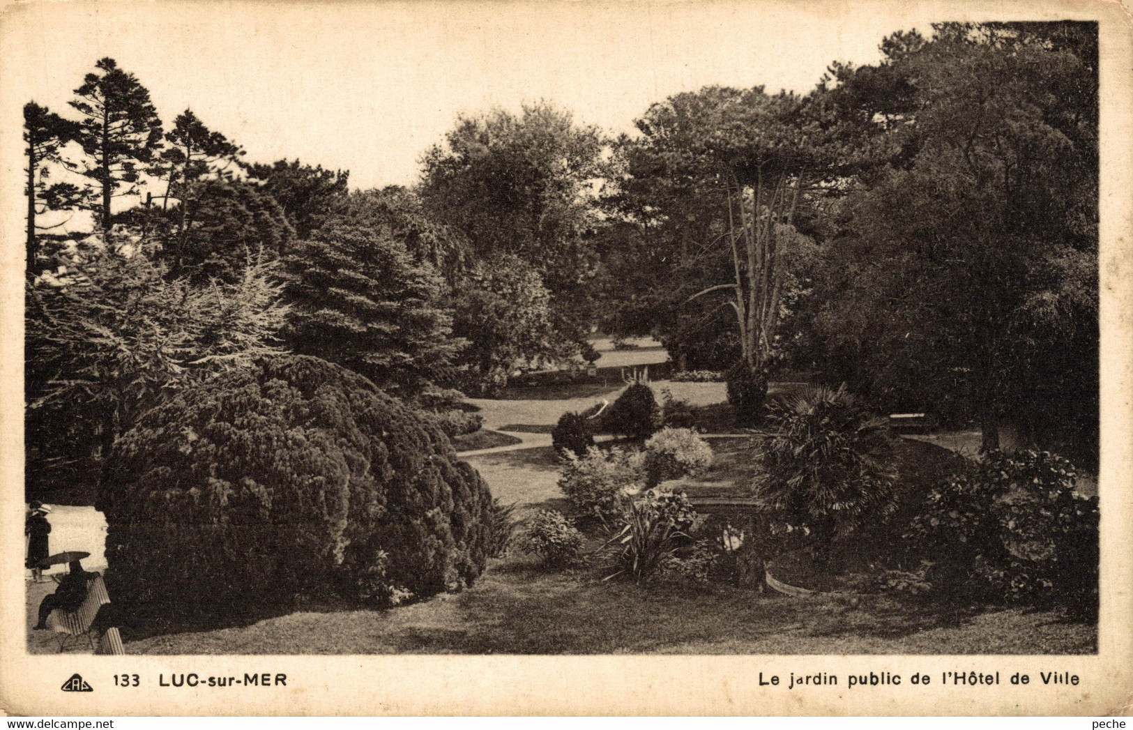 N°90560 -cpa Luc Sur Mer -le Jardin Public De L'hôtel De Ville- - Luc Sur Mer