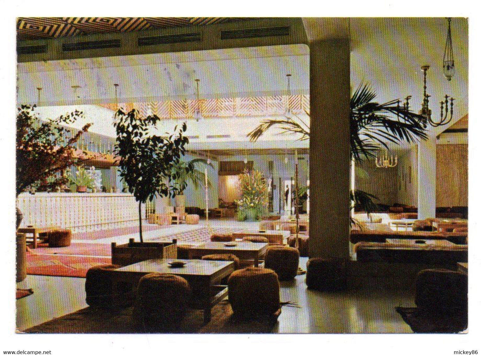 Maroc --MARRAKECH --1973 - Club Méditerranée--Village De Marrakech--Bar Et Salons  ...cachet ..à Saisir - Marrakesh