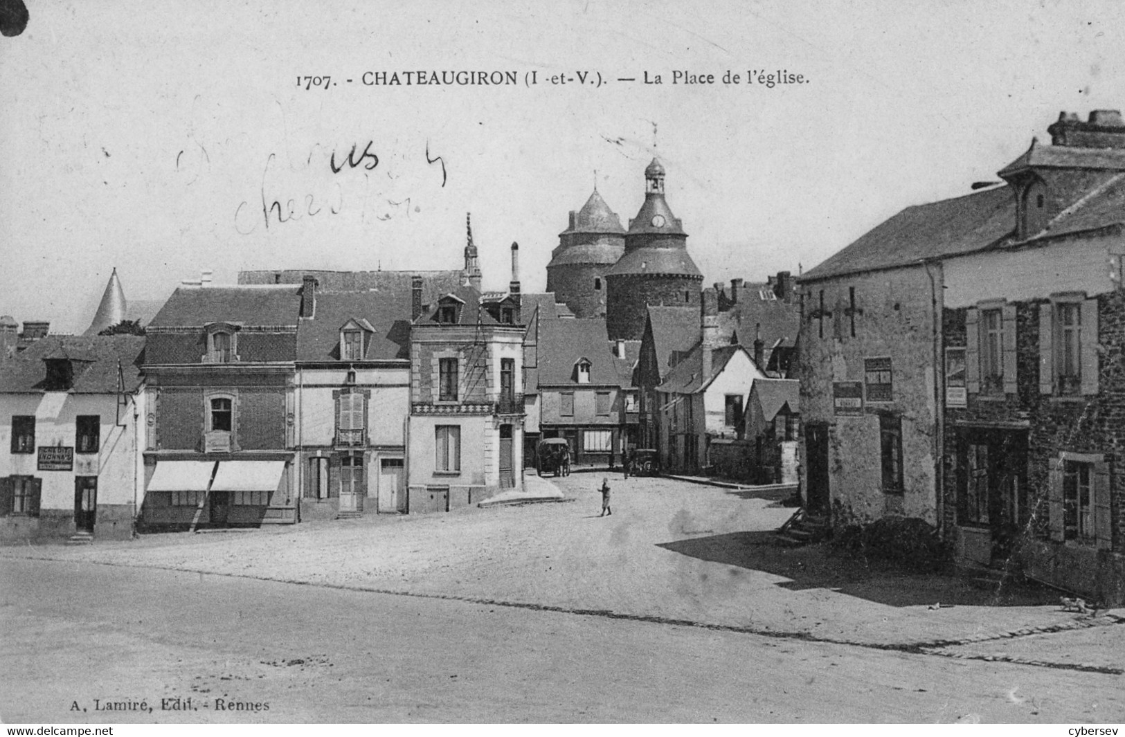 CHATEAUGIRON - La Place De L'Eglise - Châteaugiron