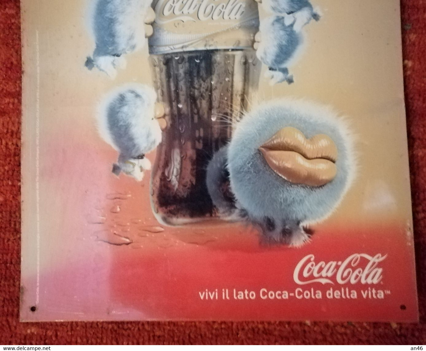 COCA-COLA-Vivi Il Lato Coca-Cola Della Vita. Targa Pubblicitaria In Lamiera-Formato-30 X 50 X 1 Cm-Peso :288 Grammi- - Placas Con Esmalte & En Chapa