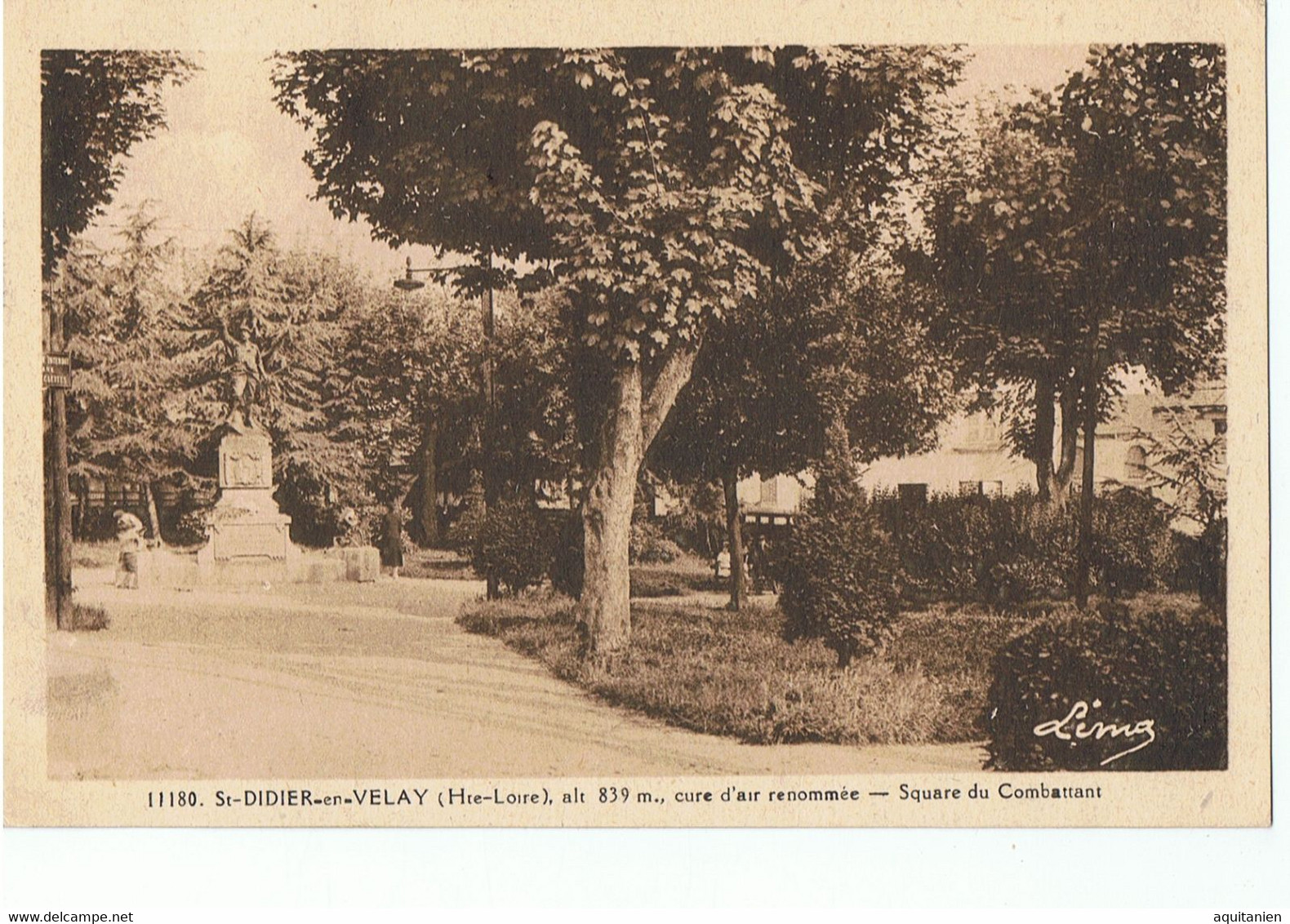 St Didier En Velay-square Du Combattant - Saint Didier En Velay