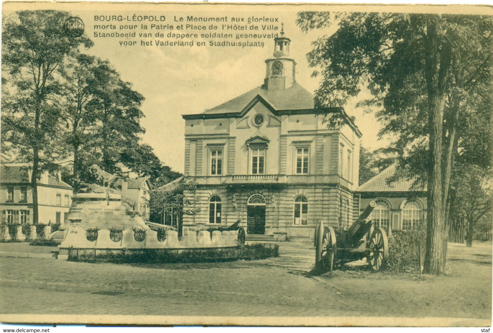 Leopoldsburg - Le Monument Aux Glorieux Morts Pour La Patrie Et Place De L'Hôtel De Ville : 1922 - Leopoldsburg