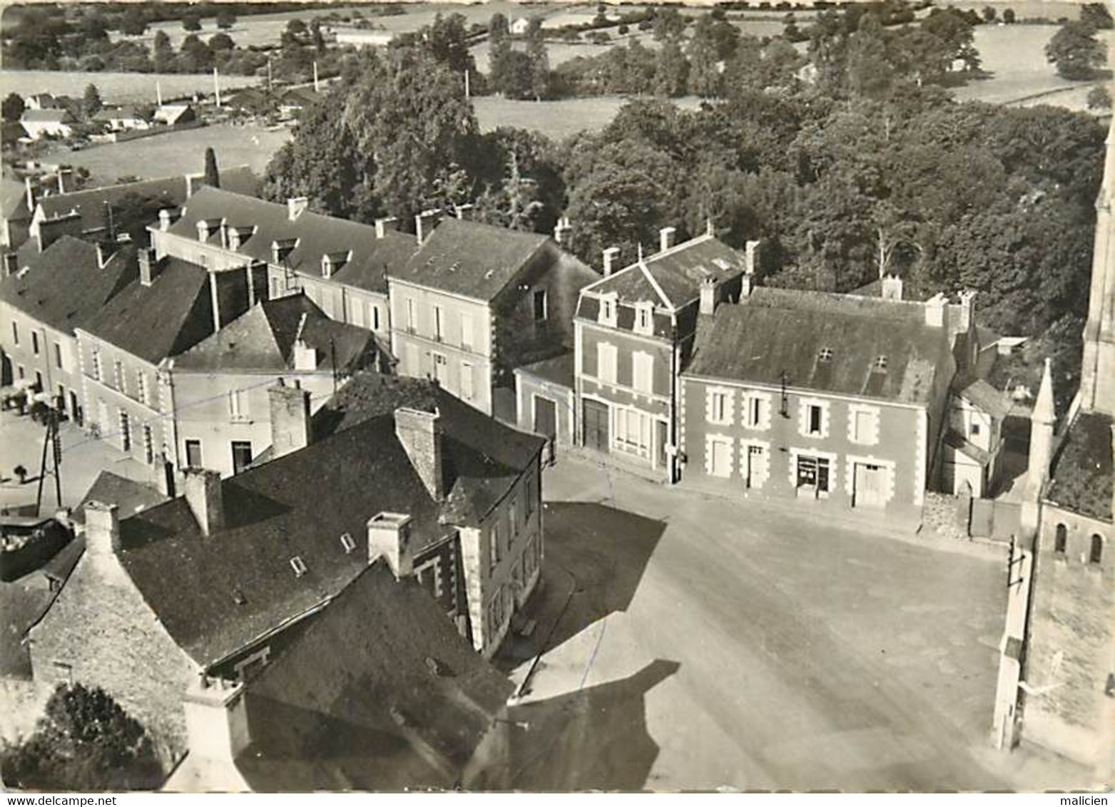 - Cpsm -ref-AA920- Mayenne - St Aignan Sur Roë - Saint Aignan Sur Roë - Vue Aerienne De La Place - Edit. Lapie N°3 - Saint Aignan Sur Rö