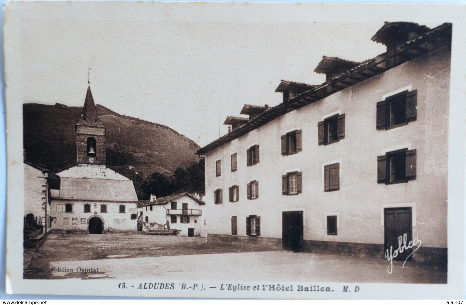 C. P. A. : 64 : ALDUDES : L'Eglise Et L' Hôtel Baillea - Aldudes