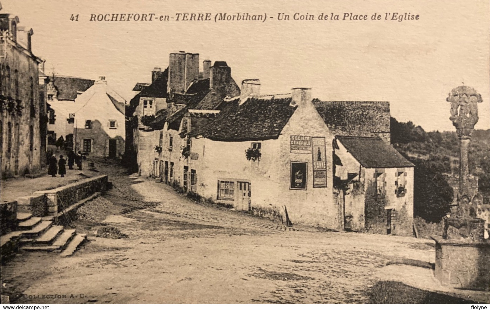 Rochefort En Terre - Un Coin De La Place De L’église - Rochefort En Terre