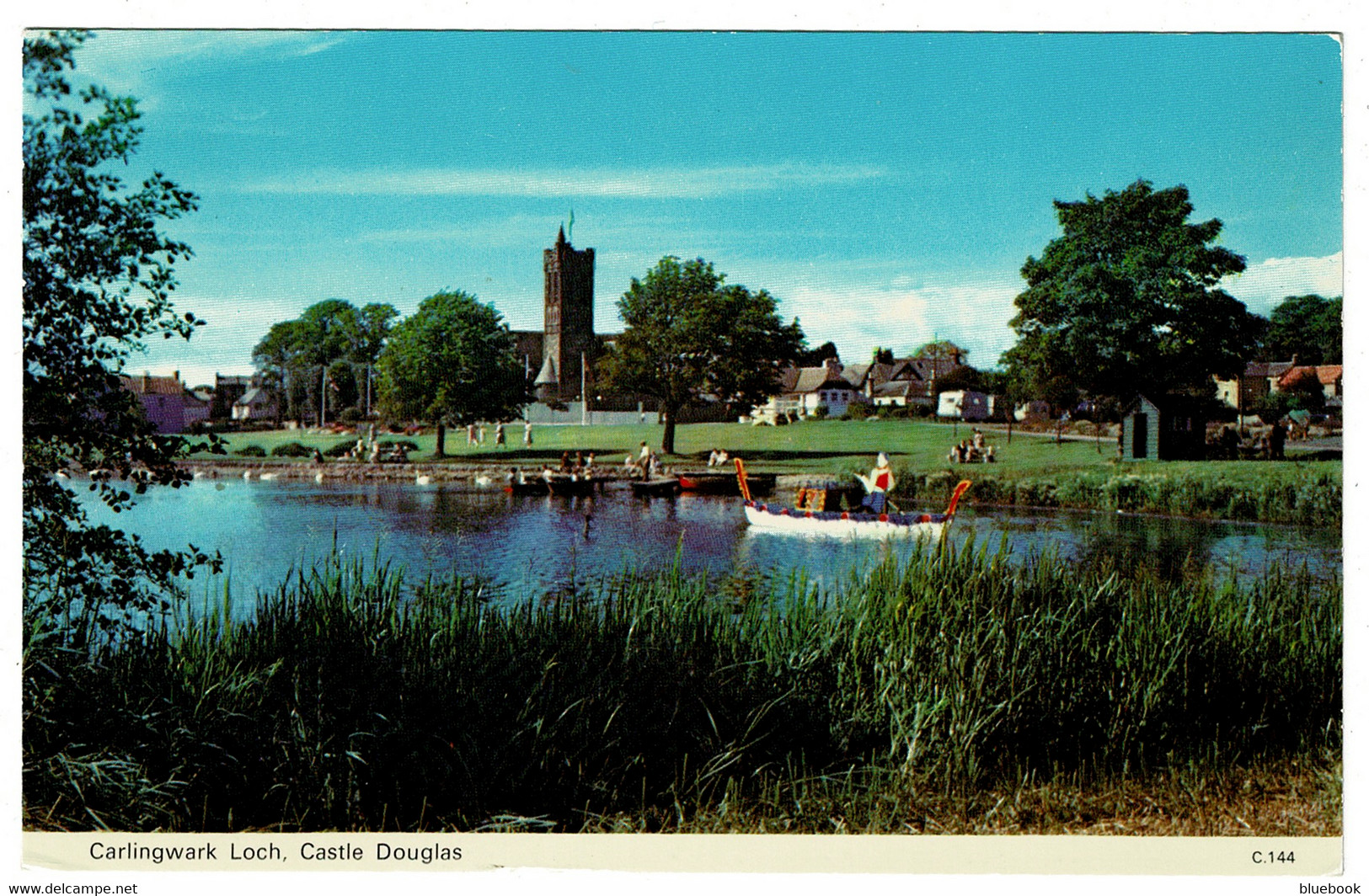 Ref 1530 -  Postcard - Carlingwark Loch Castle Douglas - Dumfries & Galloway Scotland - Dumfriesshire