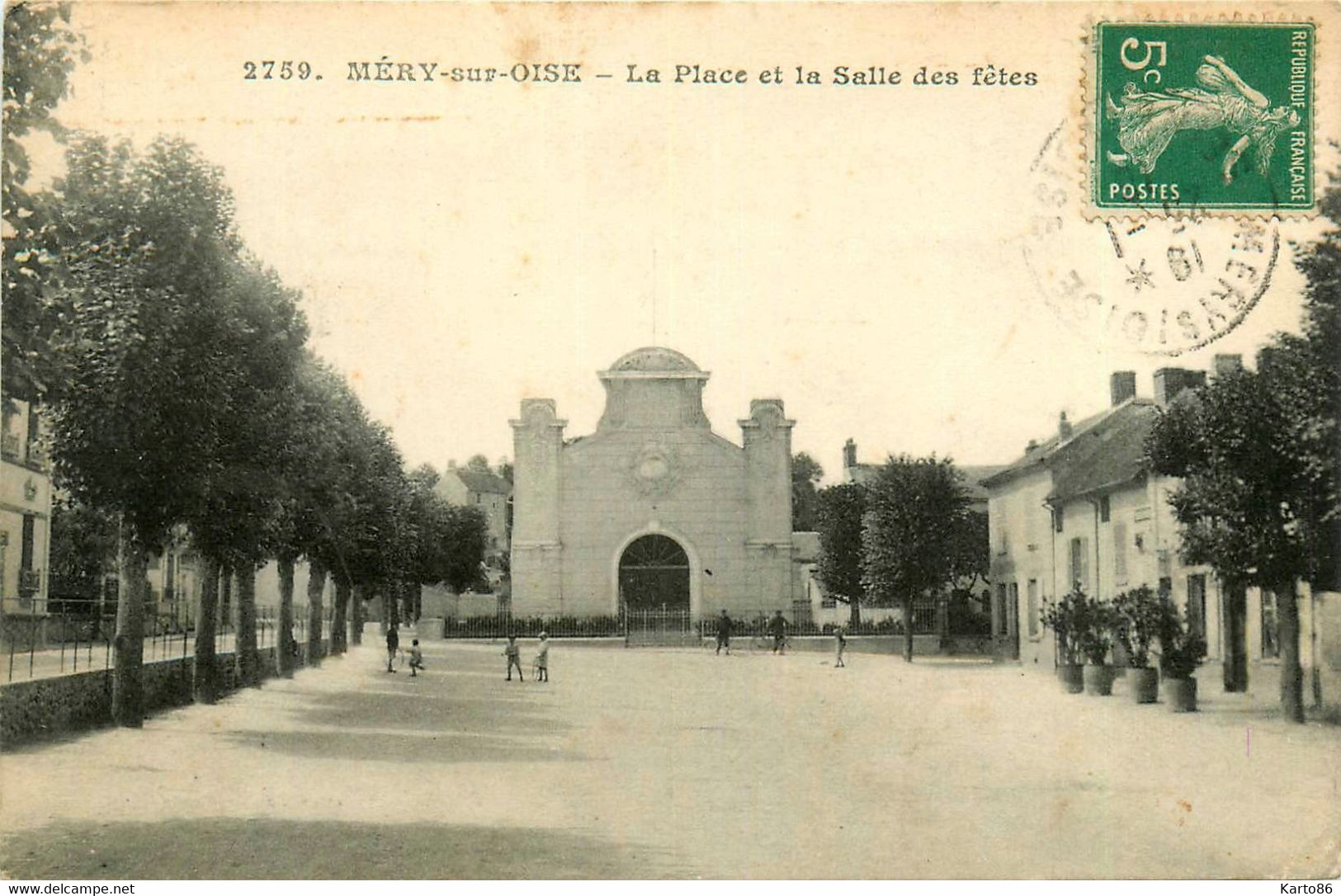 Méry Sur Oise * La Place Du Village Et La Salle Des Fêtes - Mery Sur Oise