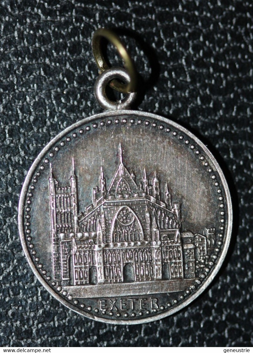 Pendentif Médaille Religieuse Début XXe "Cathédrale Saint-Pierre D'Exeter" Religious Medal - Religion & Esotérisme