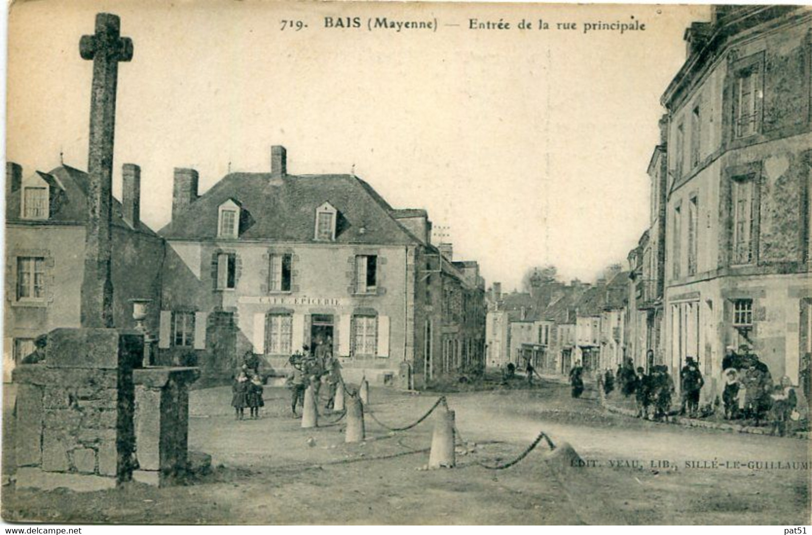 53 - Bais : Entrée De La Rue Principale - Bais