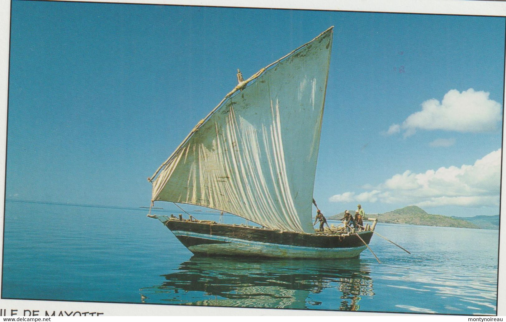 Mayotte : Ile , Bateau , Boutre  Dans La  Baie  De  Mamoudzou - Mayotte