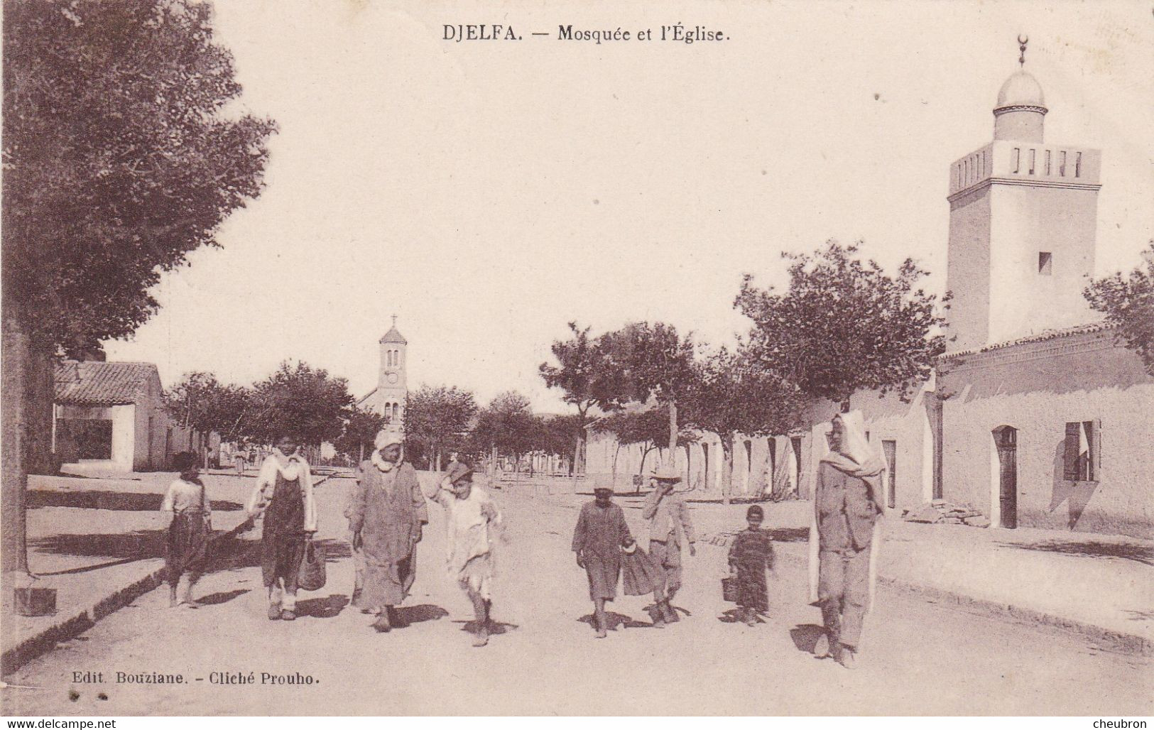 ALGERIE.  CPA. DJELFA .RARETE. LA MOSQUEE ET L'EGLISE. ANIMATION . ANNEE 1921  + TEXTE - Djelfa