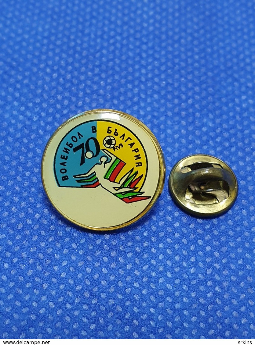 Badge Pin 70 Years Of Volleyball In Bulgaria - Volleyball