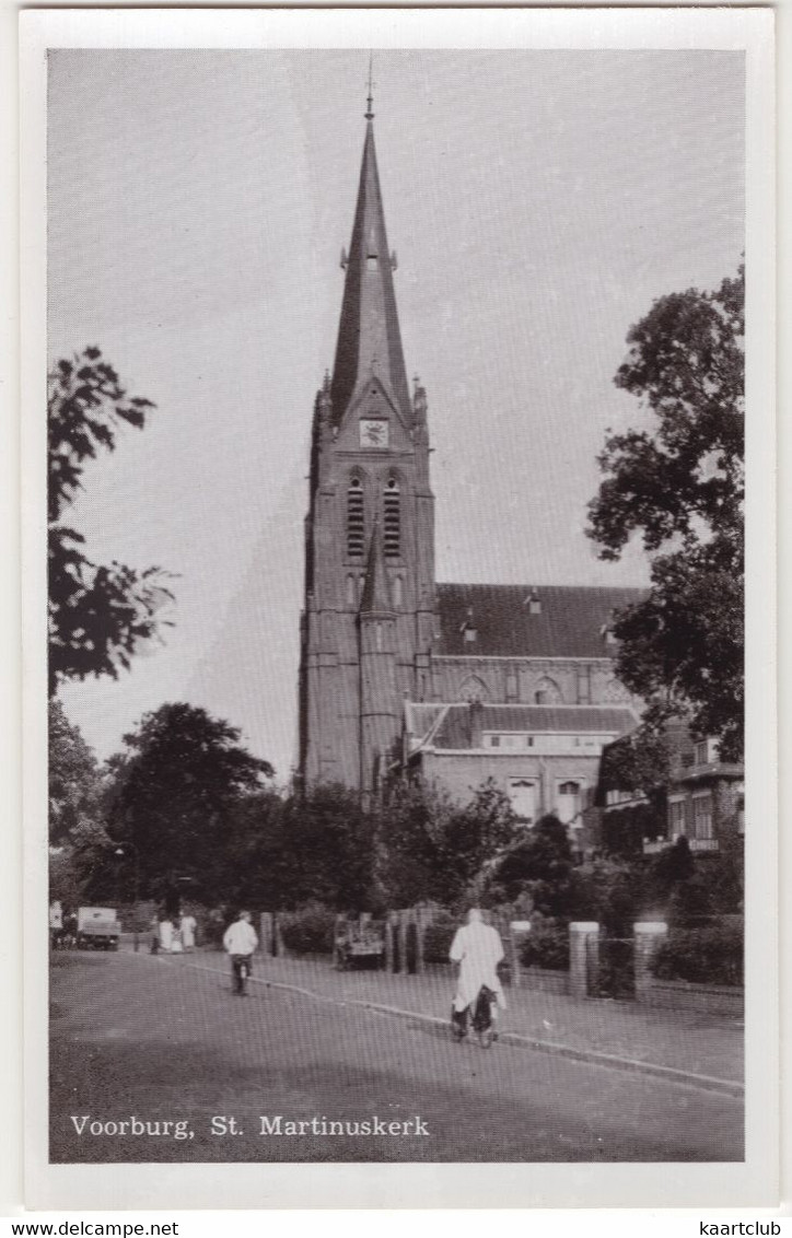 Voorburg, St. Martinuskerk - (Zuid-Holland, Nederland) - No. 742 - Straatscene - Voorburg