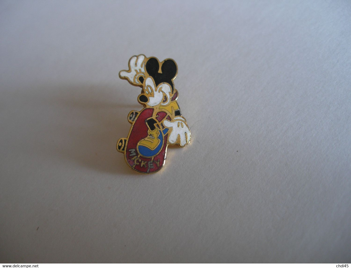 Personnage DISNEY MICKEY Sur Skateboard - Disney