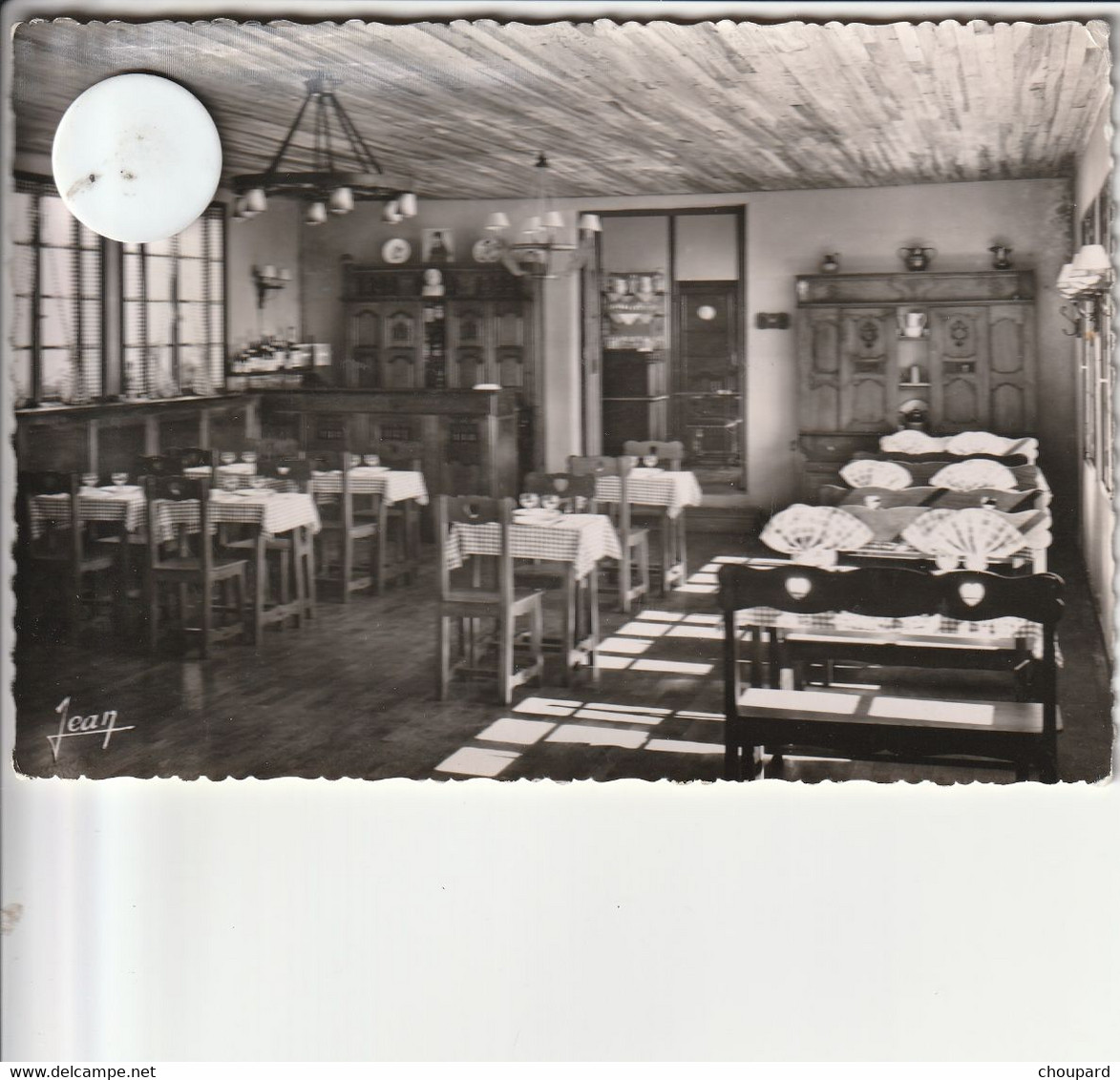 29 -  Carte Postale Semi Moderne Du  RESTAURANT DU RELAIS DE L'ILE DE SEIN  Salle Du Restaurant - Ile De Sein