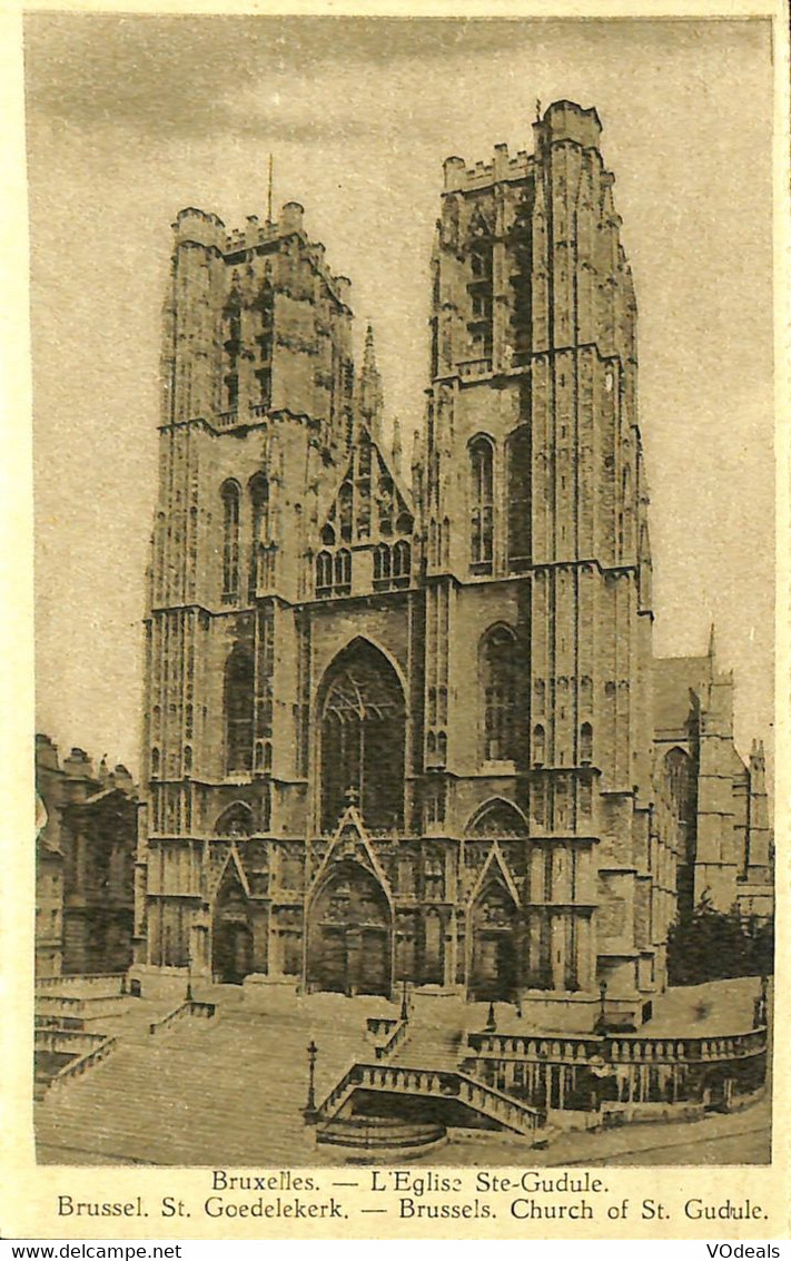 037 943 - CPA - Belgique -  Bruxelles - L'Eglise Ste-Gudule - Monumenti, Edifici