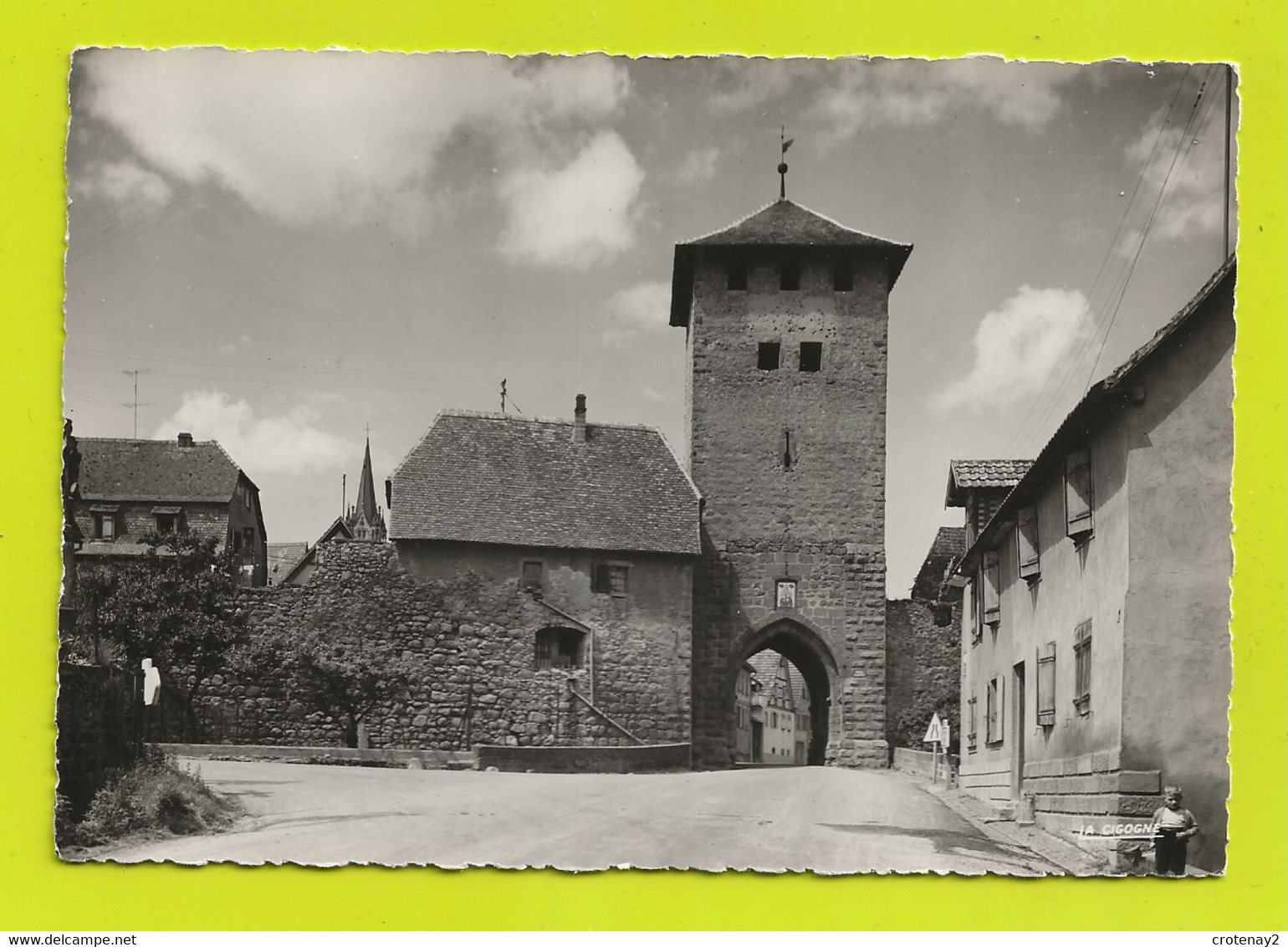 67 DAMBACH LA VILLE Porte D'Ebersheim Jeune Garçon à Droite Carte Des Années 60 écrite En 1992 Collection Gerber - Dambach-la-ville