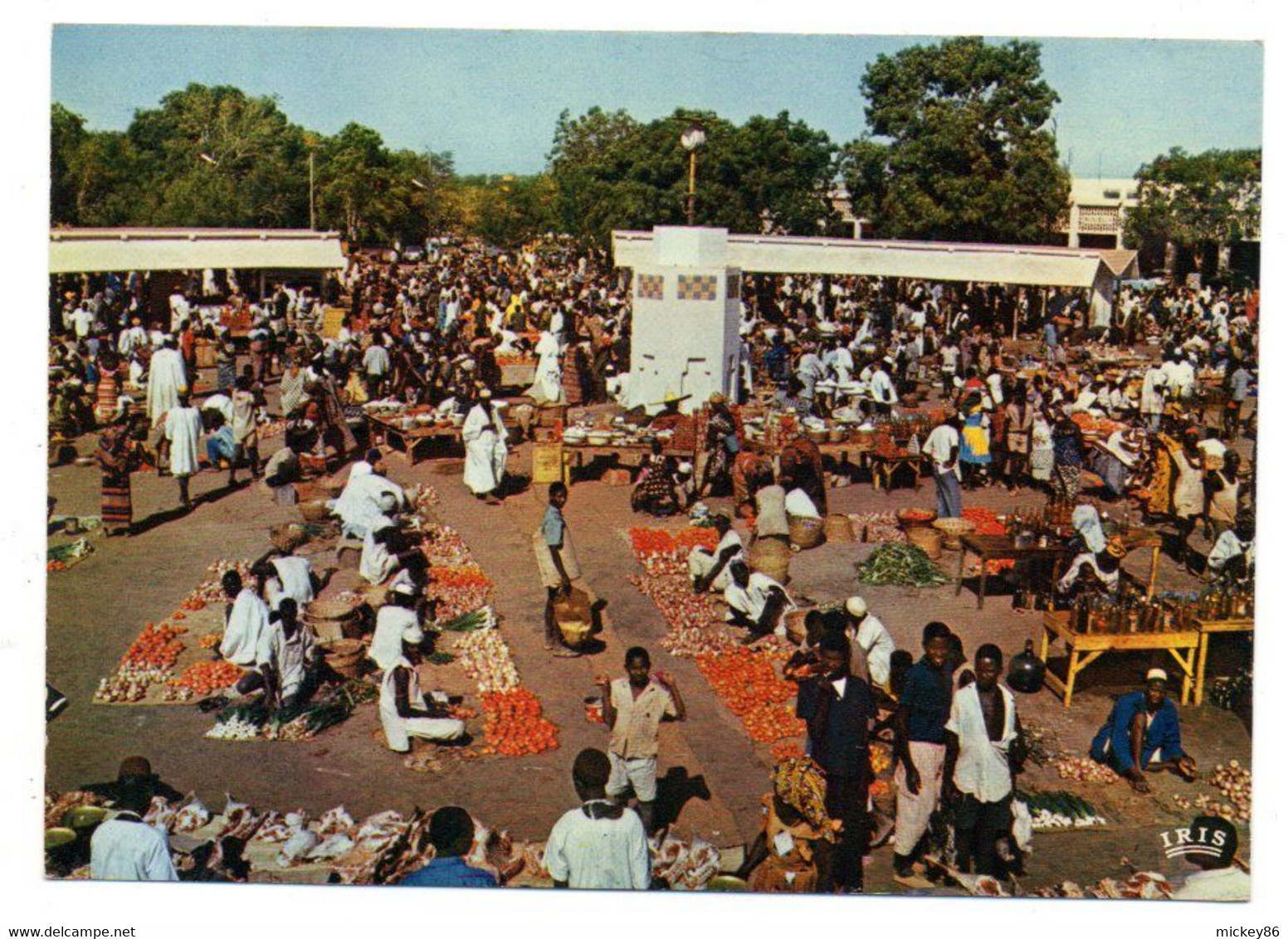 Niger -- NIAMEY--1982 -- Le Marché  ( Très Animée ).........à Saisir - Niger